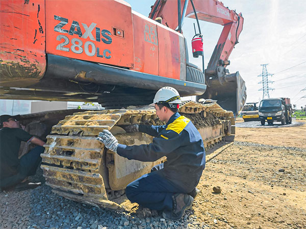 sua-xe-xuc-lat-hitachi