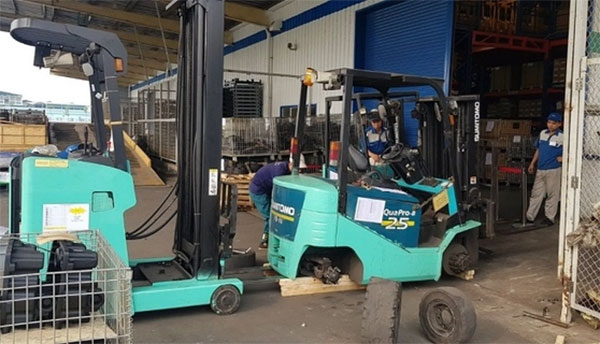 Thợ sửa xe nâng Mitsubishi