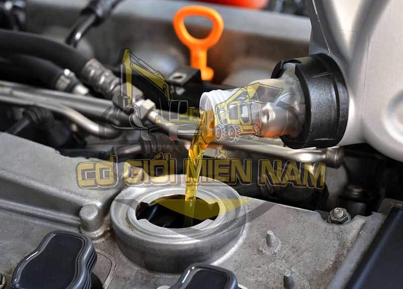 thay-nhot-cho-xe-nang-1