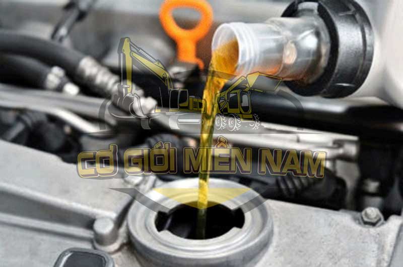 thay-nhot-cho-xe-nang-3