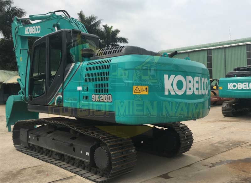 sua-chua-xe-xuc-lat-kobelco-3